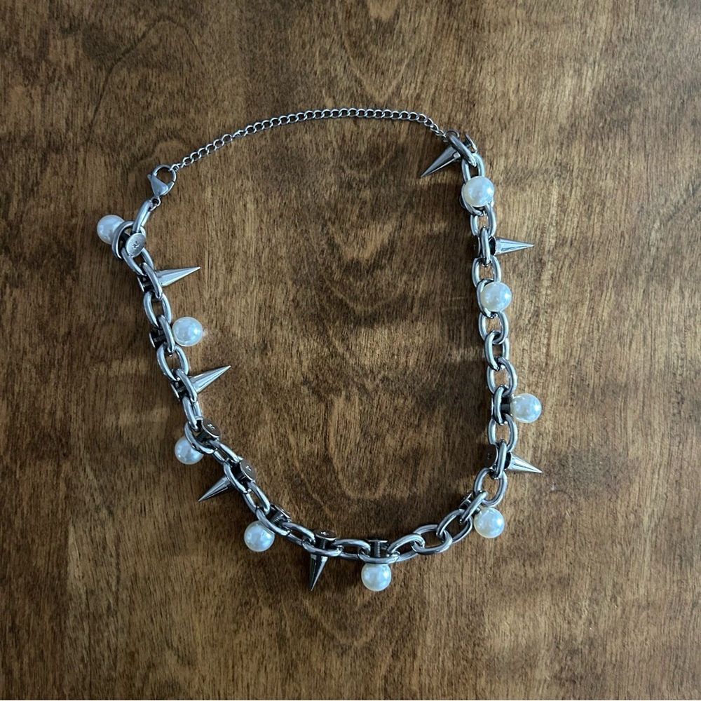 grunge spiked pearls necklace
